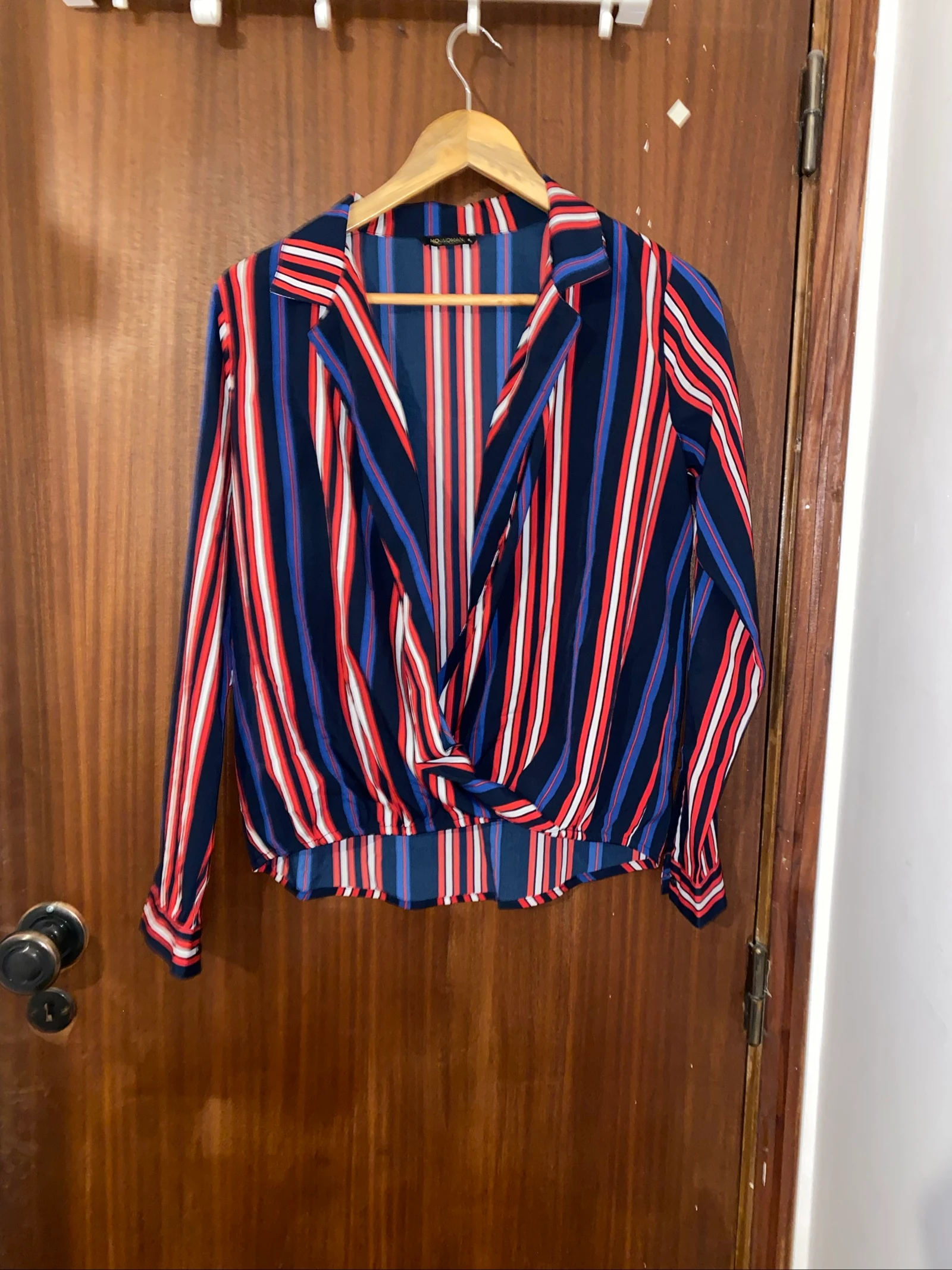 Blusa a rayas azul y roja – photo 2